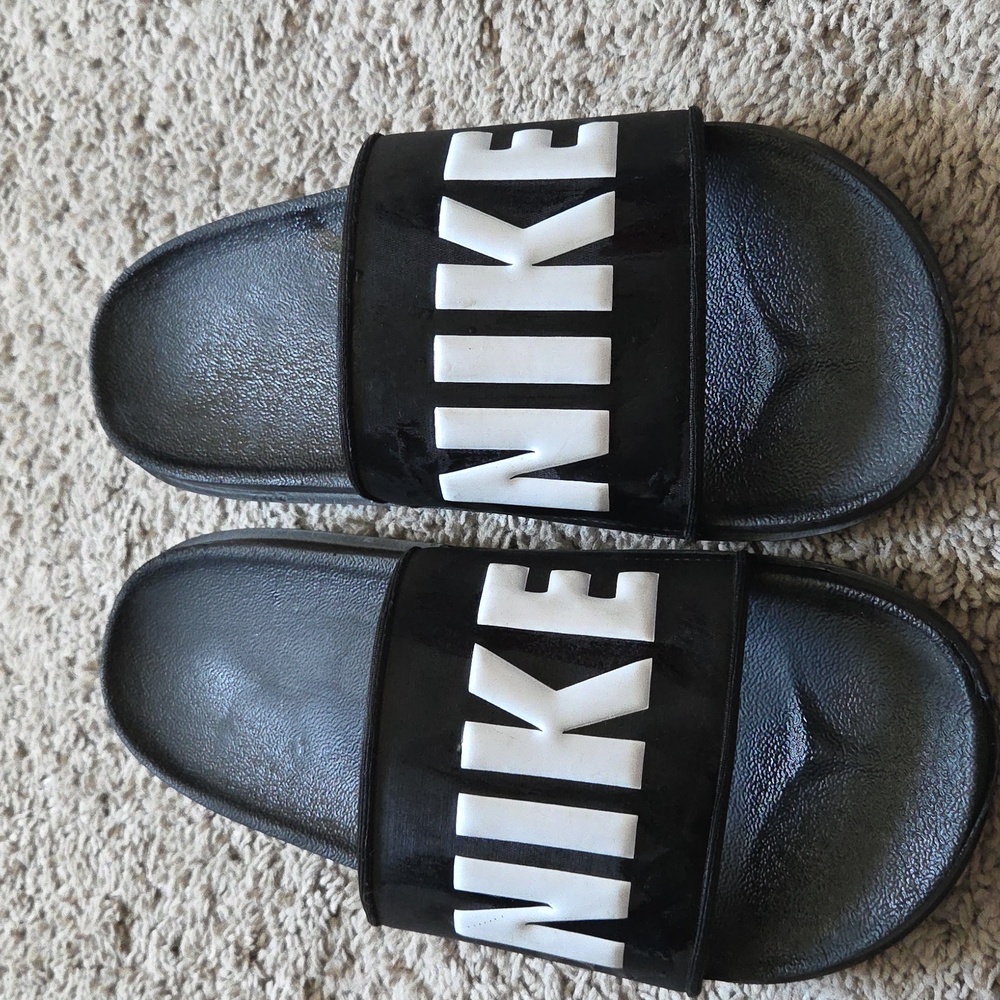 Nike Black and White Logo Slides